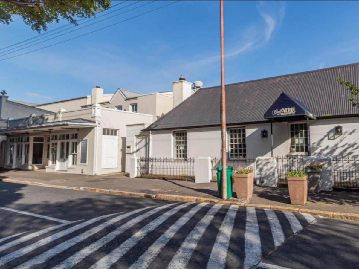 Luxury At The Alphen Glen Apartment