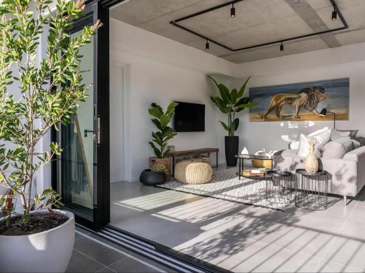 Luxury At The Alphen Glen Apartment *
