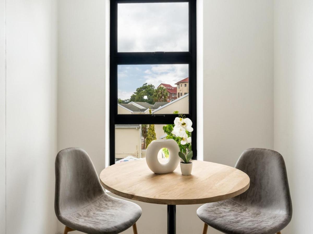 Luxury At The Alphen Glen Apartment