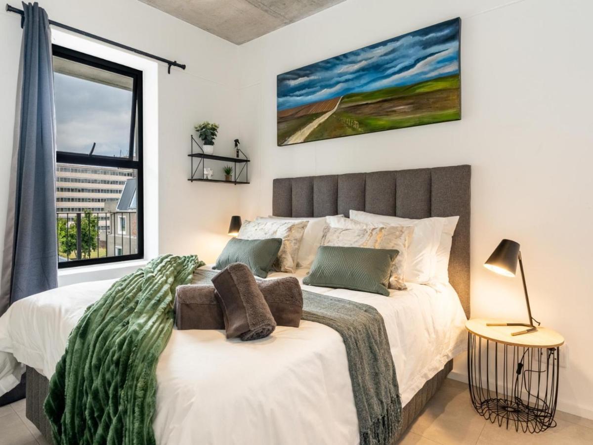 Luxury At The Alphen Glen Apartment *