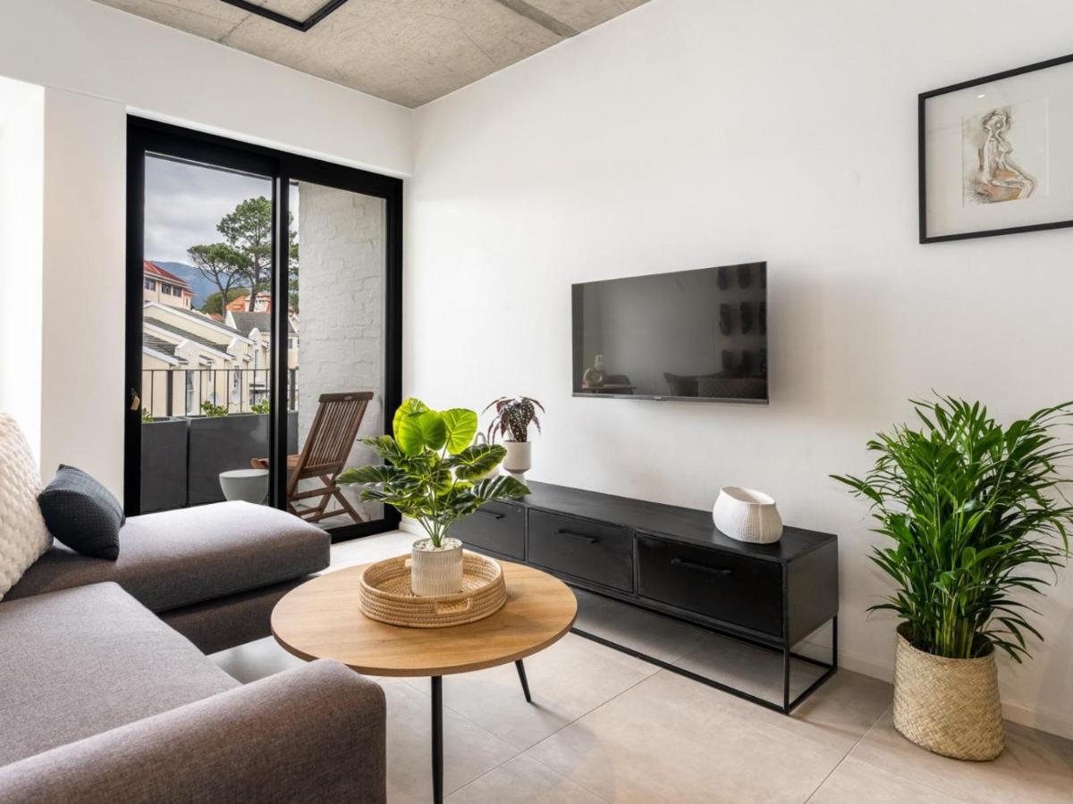 Luxury At The Alphen Glen Apartment