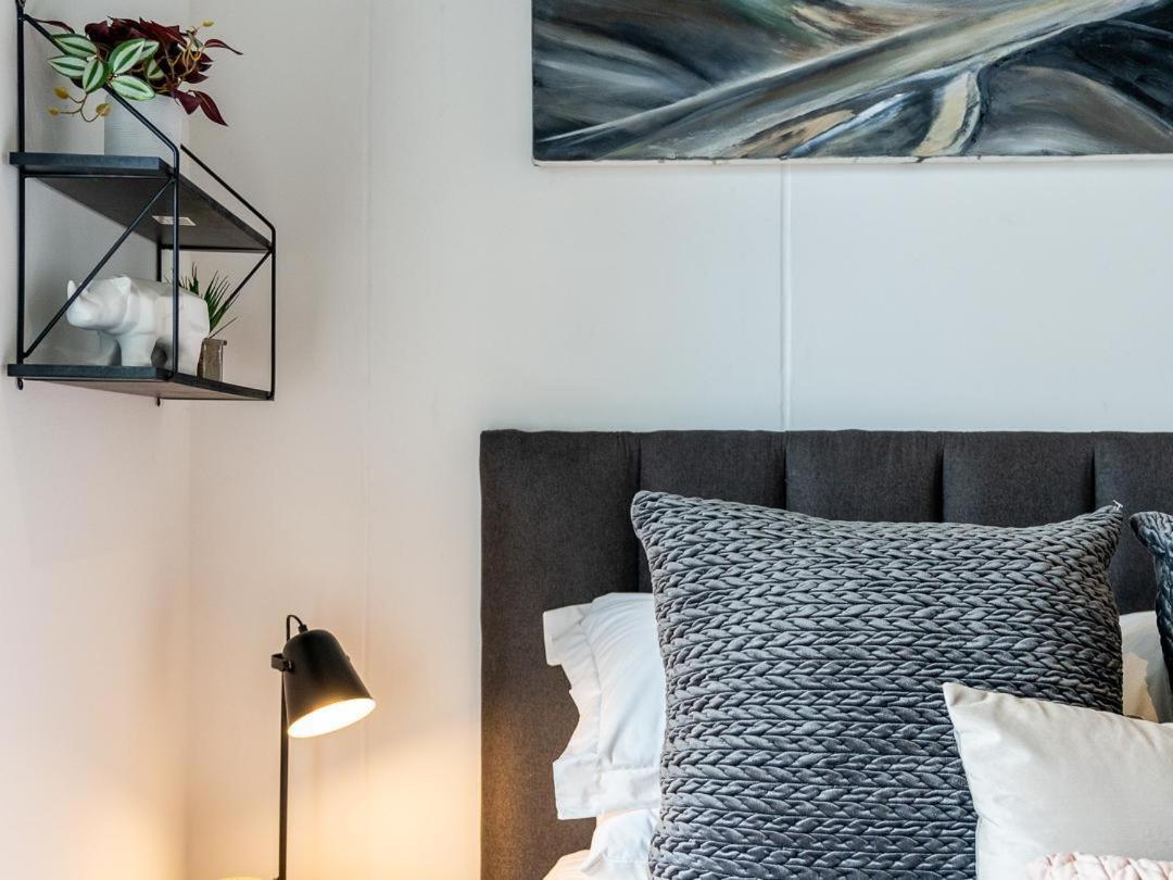 Luxury At The Alphen Glen Apartment